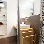 לינה וארוחת בוקר My House Urban Luxury