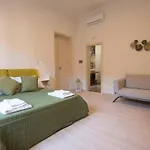 לינה וארוחת בוקר My House Urban Luxury