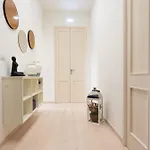 לינה וארוחת בוקר My House Urban Luxury 4*