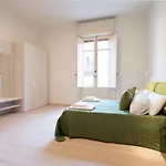 לינה וארוחת בוקר My House Urban Luxury 4*
