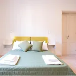 לינה וארוחת בוקר My House Urban Luxury